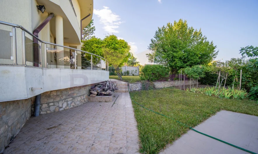 Прекрасна къща с МОРСКА ПАНОРАМА  в гр. Балчик! -  - снимка 35 - Имоти Премиер