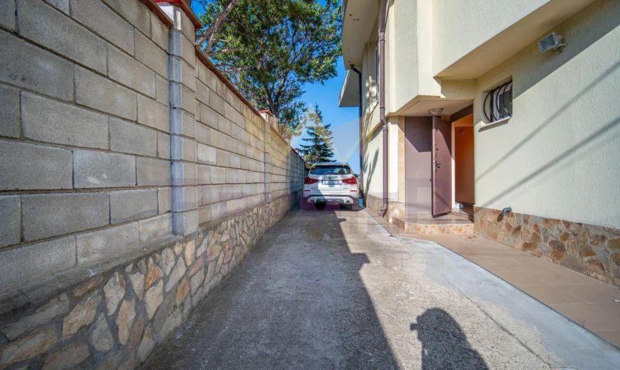 Прекрасна къща с МОРСКА ПАНОРАМА  в гр. Балчик! -  - снимка 37 - Имоти Премиер