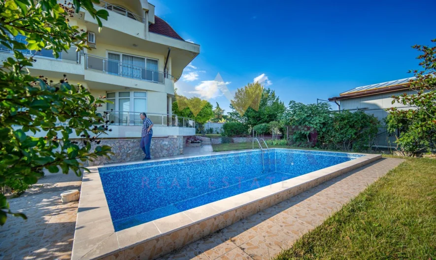 Прекрасна къща с МОРСКА ПАНОРАМА  в гр. Балчик! -  - снимка 39 - Имоти Премиер