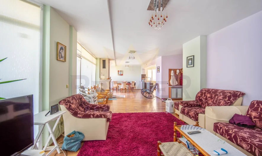 Прекрасна къща с МОРСКА ПАНОРАМА в гр. Балчик! - - снимка 4 - Имоти Премиер