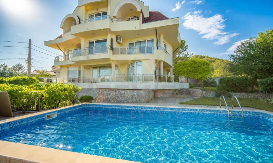 Прекрасна къща с МОРСКА ПАНОРАМА  в гр. Балчик! -  - снимка 41 - Имоти Премиер