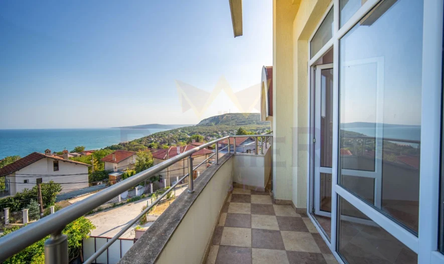 Прекрасна къща с МОРСКА ПАНОРАМА в гр. Балчик! - - снимка 43 - Имоти Премиер