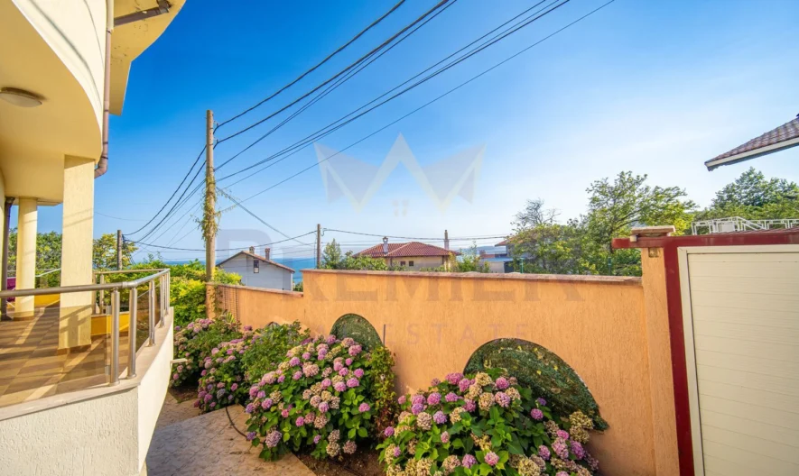 Прекрасна къща с МОРСКА ПАНОРАМА  в гр. Балчик! -  - снимка 46 - Имоти Премиер