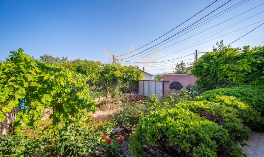 Прекрасна къща с МОРСКА ПАНОРАМА в гр. Балчик! - - снимка 46 - Имоти Премиер