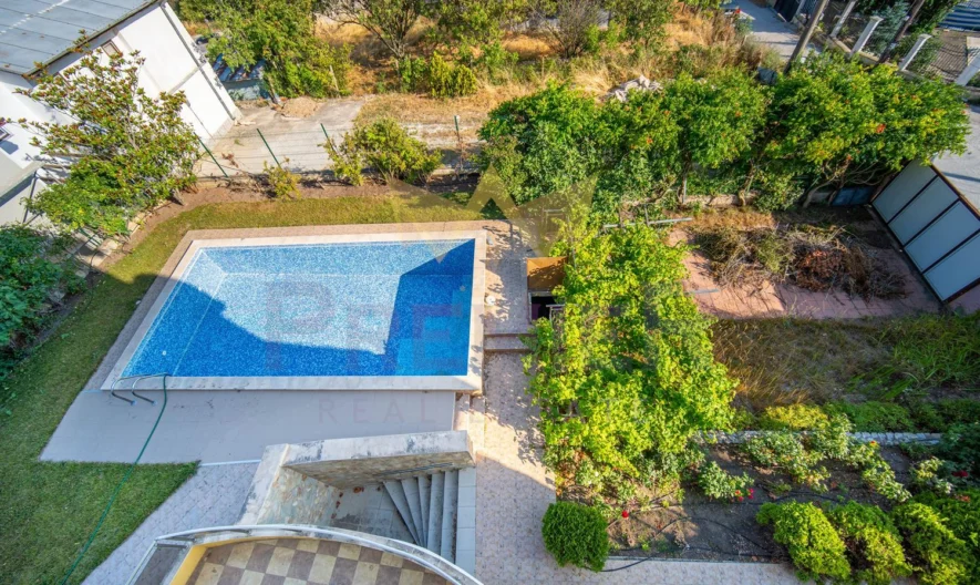 Прекрасна къща с МОРСКА ПАНОРАМА в гр. Балчик! - - снимка 50 - Имоти Премиер