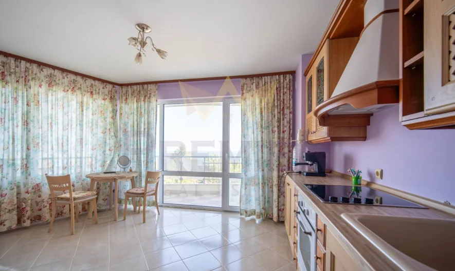 Прекрасна къща с МОРСКА ПАНОРАМА  в гр. Балчик! -  - снимка 9 - Имоти Премиер