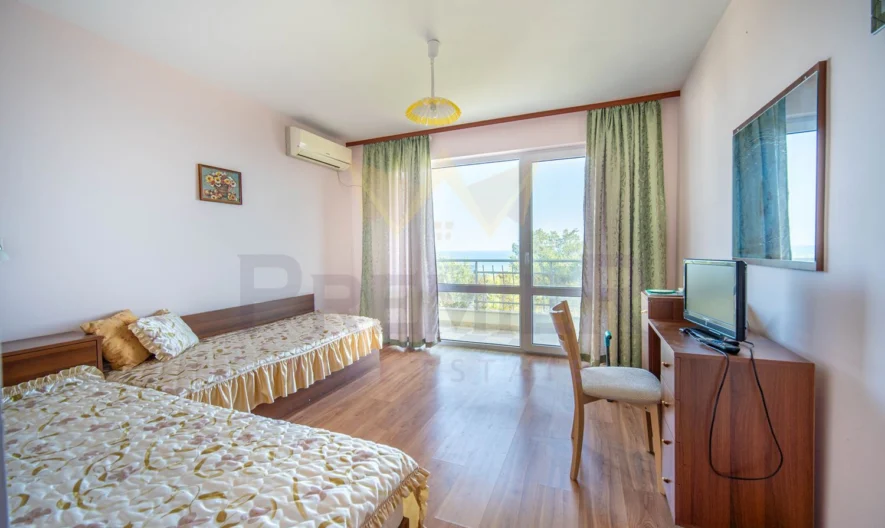 Прекрасна къща с МОРСКА ПАНОРАМА в гр. Балчик! - - снимка 9 - Имоти Премиер