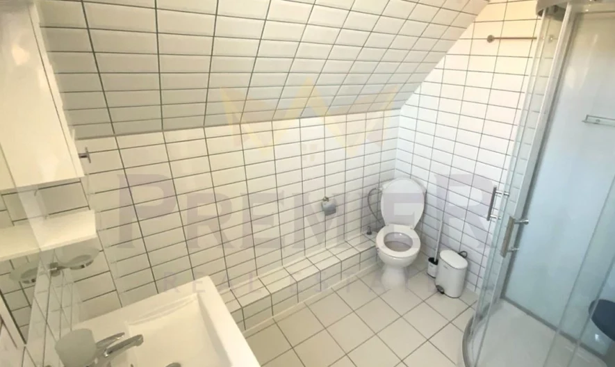 Прекрасна къща с  отлична локация близо до парк Свети Георги -град Добрич! -  - снимка 15 - Имоти Премиер