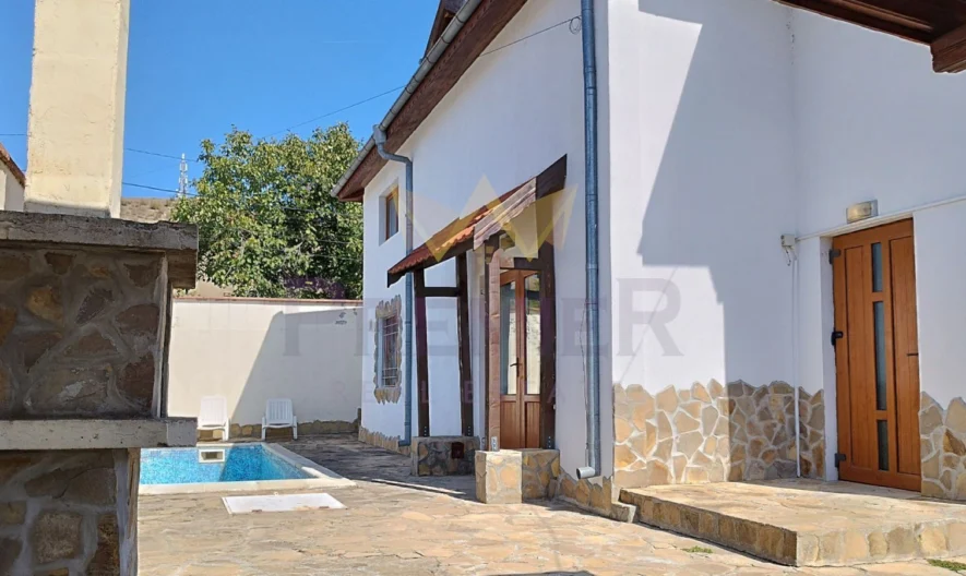 Прекрасна къща в центъра на Каблешково -  - снимка 12 - Имоти Премиер