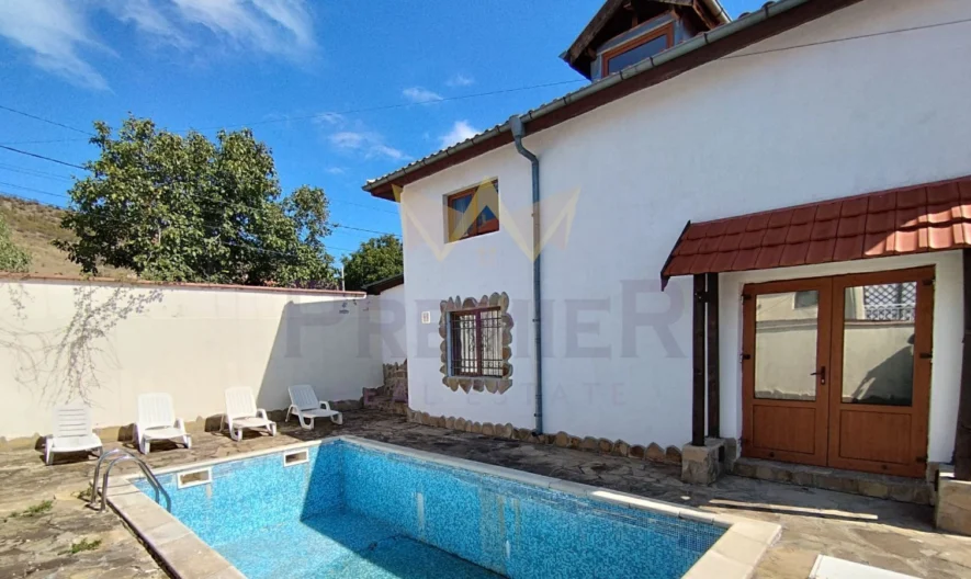 Прекрасна къща в центъра на Каблешково -  - снимка 13 - Имоти Премиер