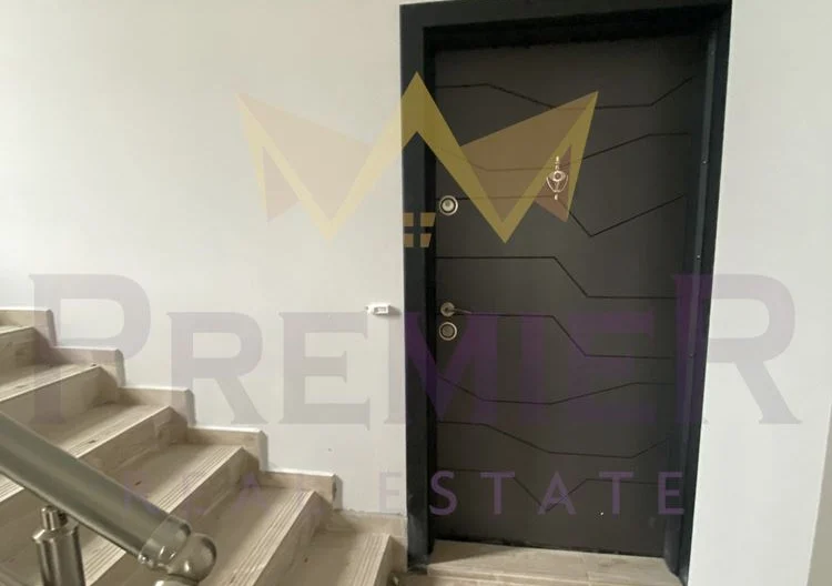 Прекрасная трёхкомнатная квартира с парковочным местом !! В двух шагах из моря и курортного комплекса Константин и Елена -  - снимка 15 - Имоти Премиер