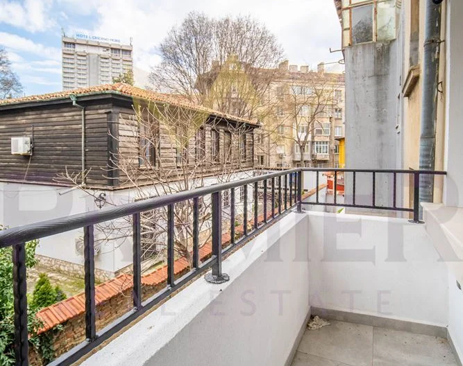 Премиум обзаведен апартамент в идеалния център Варна – дизайнерски ремонт, смарт системи и готов бизнес -  - снимка 12 - Имоти Премиер