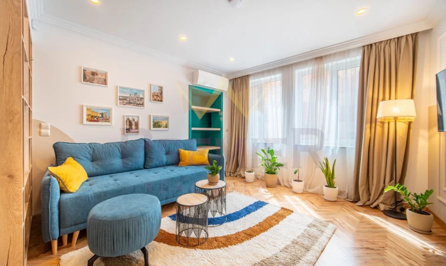 Премиум обзаведен апартамент в идеалния център Варна – дизайнерски ремонт, смарт системи и готов бизнес -  - снимка 2 - Имоти Премиер