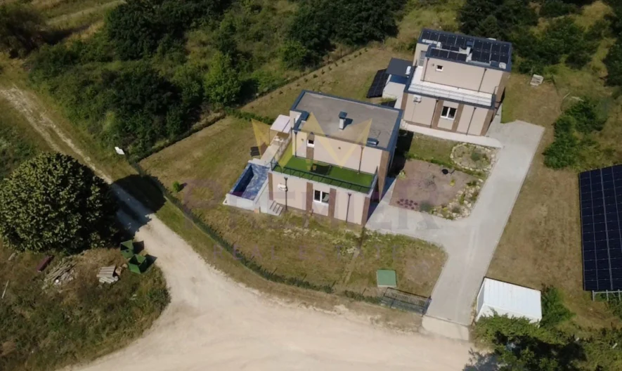 Продава двуетажна къща село Приселци област Варна -  - снимка 27 - Имоти Премиер