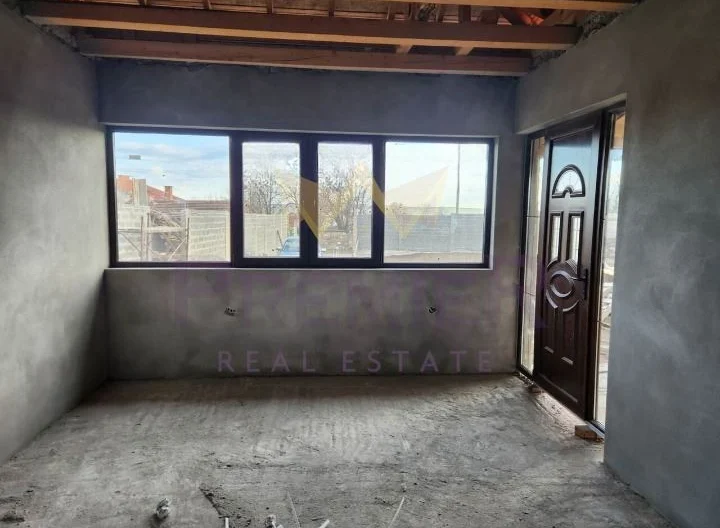 ПРОДАВА КЪЩА ДО ГР.КАРНОБАТ -  - снимка 3 - Имоти Премиер