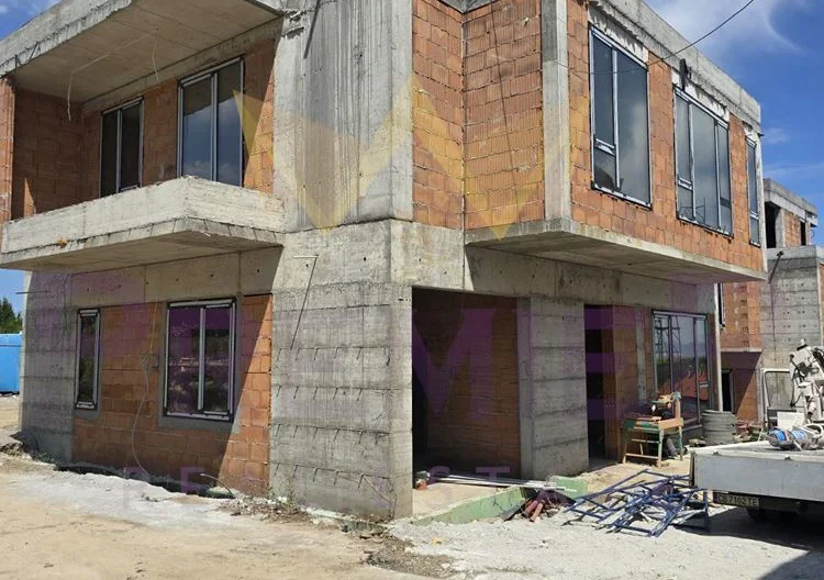 Продава Нова Триетажна Къща с Гараж  в Банкя -  - снимка 1 - Имоти Премиер