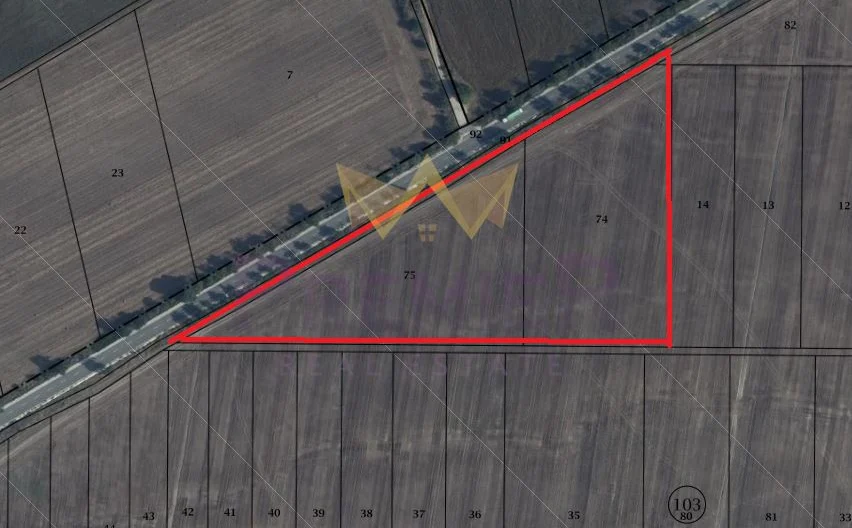 Продава парцел гр. Девня - - снимка 1 - Имоти Премиер