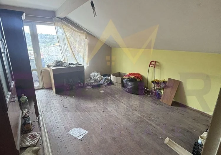 Продавам етаж от къща в кв Аспарухово -  - снимка 15 - Имоти Премиер