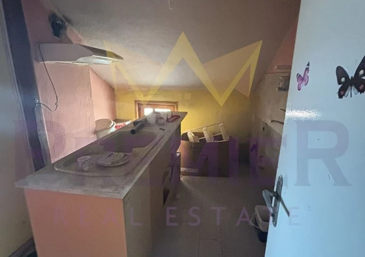 Продавам етаж от къща в кв Аспарухово -  - снимка 19 - Имоти Премиер