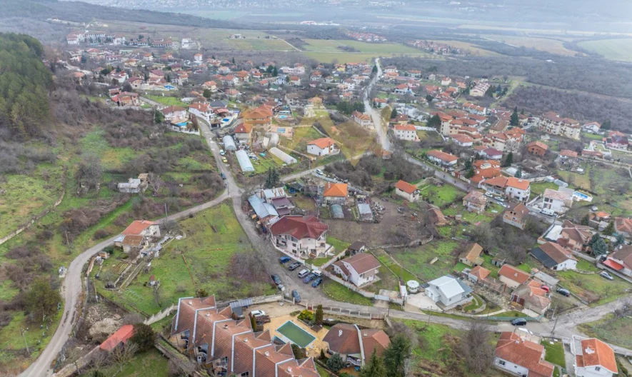 Продавам къща в село Рогачево - - снимка 18 - Имоти Премиер