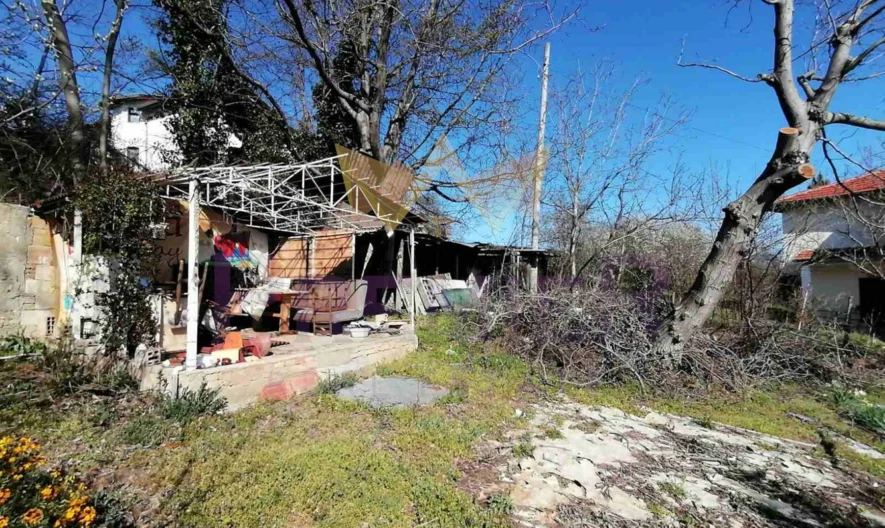 Продавам парцел с къща в кв Изгрев -  - снимка 12 - Имоти Премиер