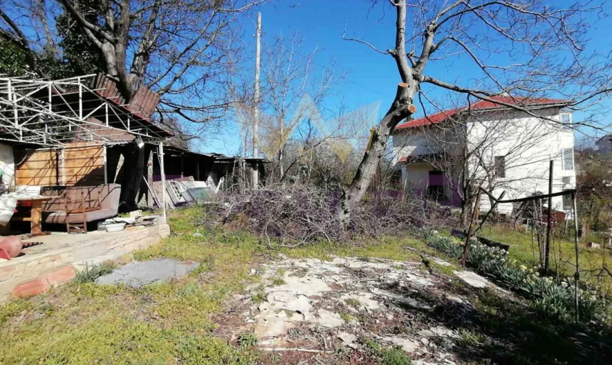 Продавам парцел с къща в кв Изгрев -  - снимка 15 - Имоти Премиер