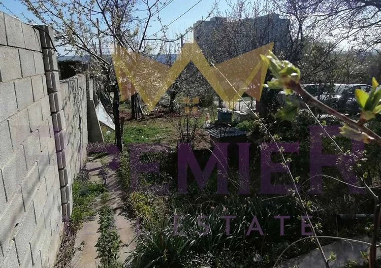 Продавам парцел с къща в кв Изгрев -  - снимка 3 - Имоти Премиер