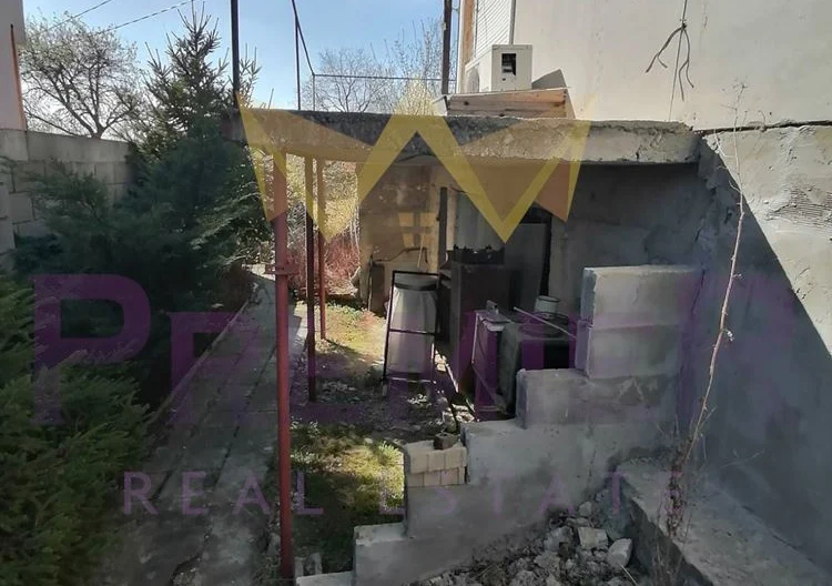 Продавам парцел с къща в кв Изгрев -  - снимка 7 - Имоти Премиер