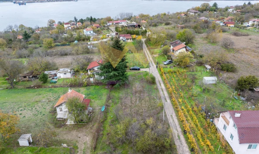 Продавам парцел в м-т Лазур - - снимка 11 - Имоти Премиер