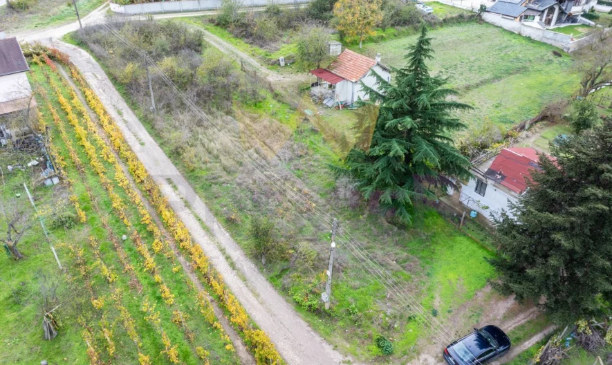 Продавам парцел в м-т Лазур -  - снимка 9 - Имоти Премиер