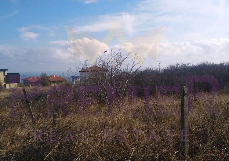 Продавам парцел в м-т Патрабана -  - снимка 2 - Имоти Премиер