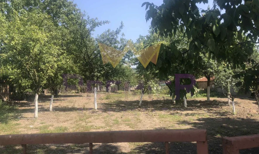 Продавам парцел в с. Суворово -  - снимка 1 - Имоти Премиер