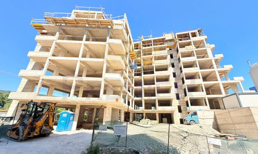 Продавам тристаен апартамент – кв.Левски -  - снимка 1 - Имоти Премиер