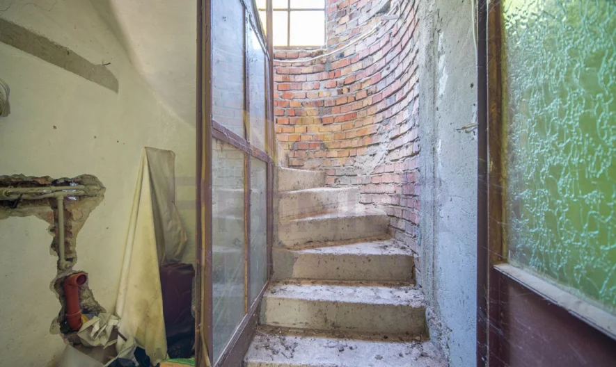 ПРОДАВАТ СЕ ДВЕ КЪЩИ В С.ЛИВАДА -  - снимка 11 - Имоти Премиер