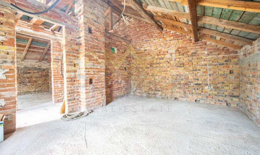 ПРОДАВАТ СЕ ДВЕ КЪЩИ В С.ЛИВАДА -  - снимка 14 - Имоти Премиер