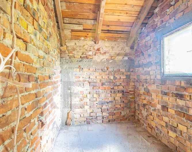 ПРОДАВАТ СЕ ДВЕ КЪЩИ В С.ЛИВАДА -  - снимка 16 - Имоти Премиер