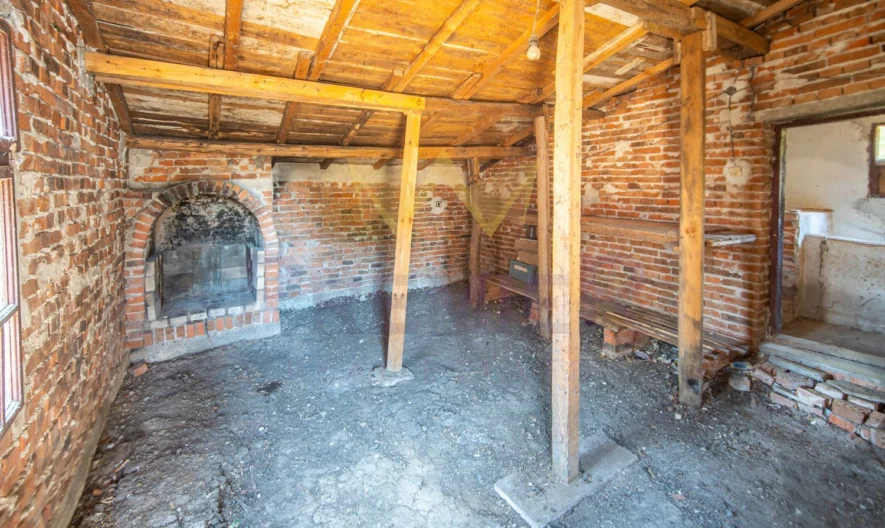 ПРОДАВАТ СЕ ДВЕ КЪЩИ В С.ЛИВАДА -  - снимка 18 - Имоти Премиер