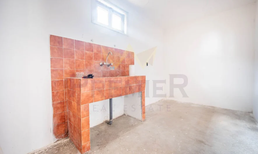 ПРОДАВАТ СЕ ДВЕ КЪЩИ В С.ЛИВАДА -  - снимка 24 - Имоти Премиер