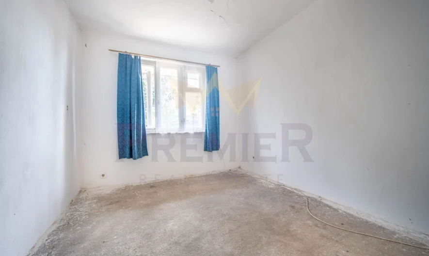 ПРОДАВАТ СЕ ДВЕ КЪЩИ В С.ЛИВАДА -  - снимка 29 - Имоти Премиер