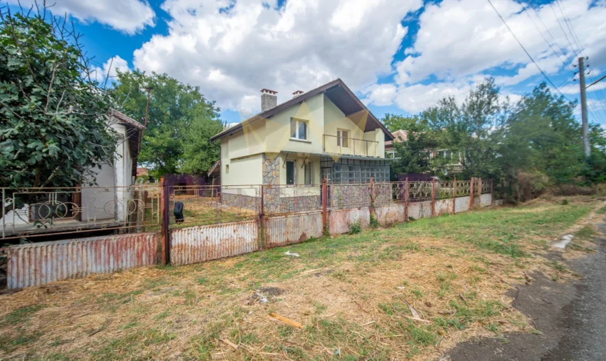 ПРОДАВАТ СЕ ДВЕ КЪЩИ В С.ЛИВАДА -  - снимка 3 - Имоти Премиер