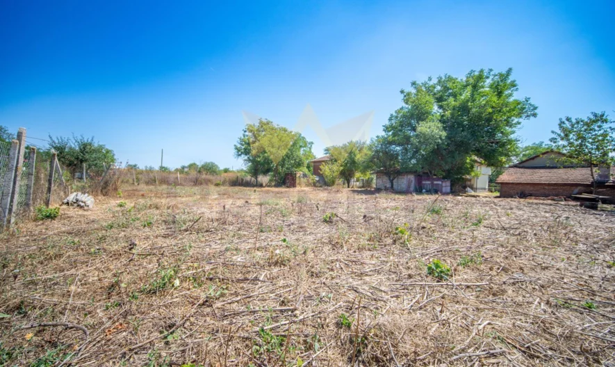 ПРОДАВАТ СЕ ДВЕ КЪЩИ В С.ЛИВАДА -  - снимка 33 - Имоти Премиер