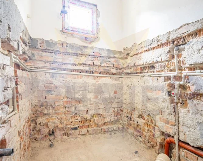 ПРОДАВАТ СЕ ДВЕ КЪЩИ В С.ЛИВАДА -  - снимка 34 - Имоти Премиер