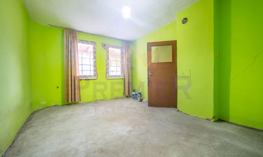 ПРОДАВАТ СЕ ДВЕ КЪЩИ В С.ЛИВАДА -  - снимка 5 - Имоти Премиер