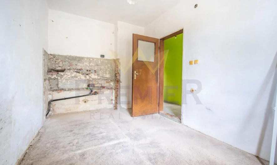 ПРОДАВАТ СЕ ДВЕ КЪЩИ В С.ЛИВАДА -  - снимка 7 - Имоти Премиер