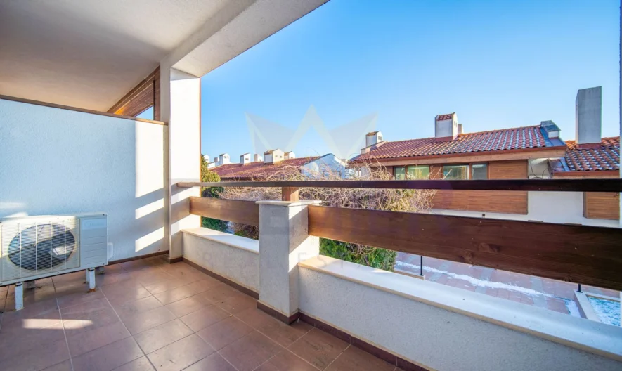 Просторен 3-стаен апартамент на две нива на първа линия в к.к. Бялата Лагуна (местност Икантълъка) – гр. Балчик, обл. Добрич. - - снимка 14 - Имоти Премиер