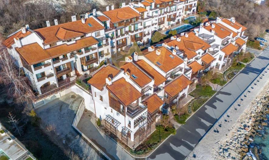 Просторен 3-стаен апартамент на две нива на първа линия в к.к. Бялата Лагуна (местност Икантълъка) – гр. Балчик, обл. Добрич. - - снимка 19 - Имоти Премиер