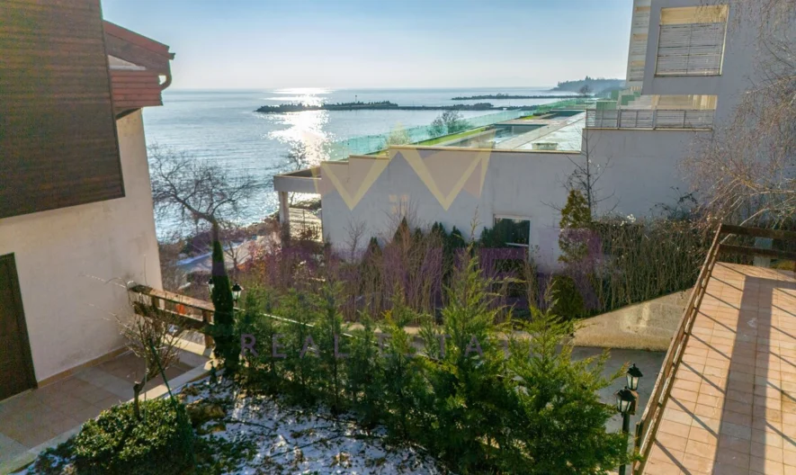 Просторен 3-стаен апартамент на две нива на първа линия в к.к. Бялата Лагуна (местност Икантълъка) – гр. Балчик, обл. Добрич. -  - снимка 3 - Имоти Премиер