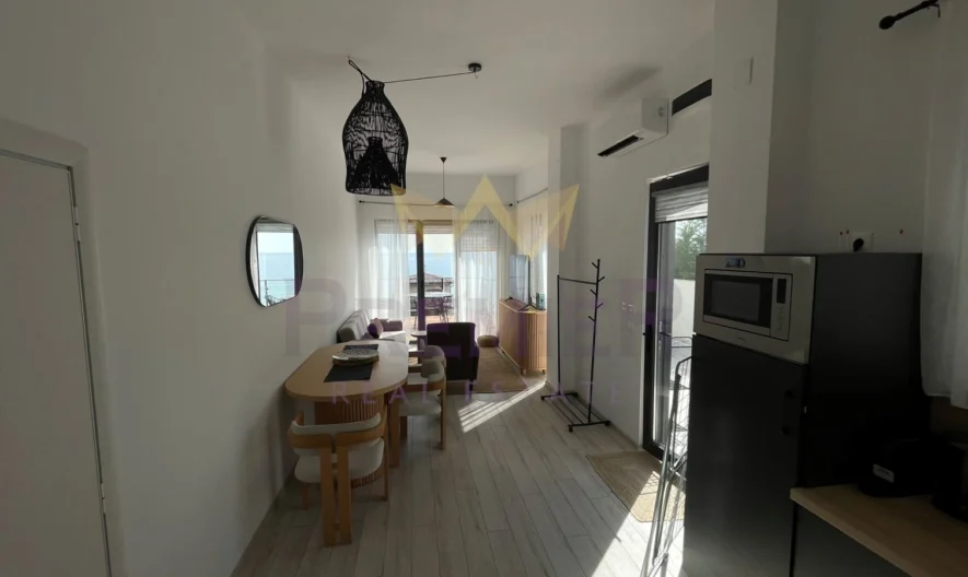 Просторен 3-стаен апартамент в живописния район м-т Кабакум, Варна -  - снимка 1 - Имоти Премиер