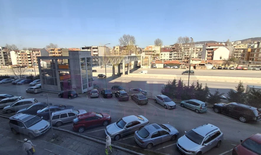 Просторен четиристаен апартамент до ключ Варна Лятно кино Тракия - - снимка 11 - Имоти Премиер