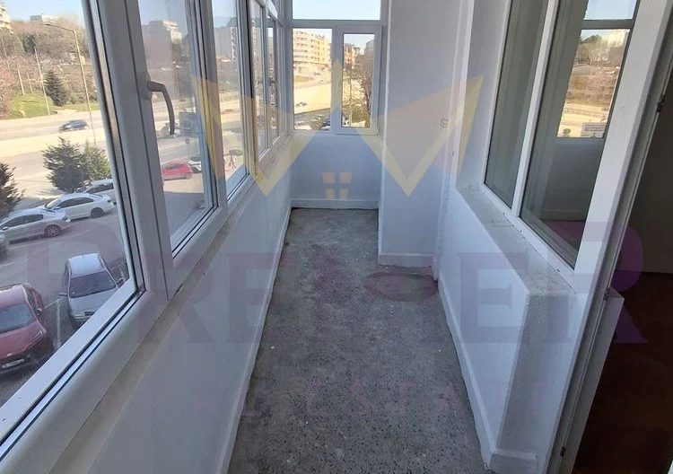 Просторен четиристаен апартамент до ключ Варна Лятно кино Тракия - - снимка 13 - Имоти Премиер